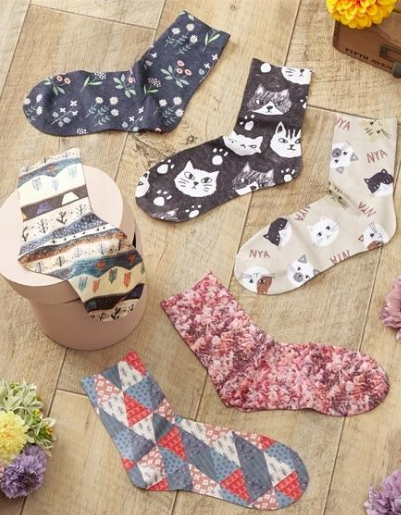JAPAN  STREAM 滿版 印花襪子23-25cm