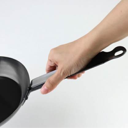 燕三条製 工房 Aizawa Koboaizawa 黑色甜椒系列 平底鍋 22 公分